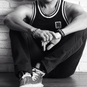 Xtudr - Jonigg: Cheerful, fun or serious depending on the moment, I'm one of those who think that a show of affection can never bother anyon...