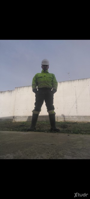 Xtudr - Alian: Submissive for female dominants to have a good time and I love to be submissive and be fucked by other guys. Guys in uniform ...