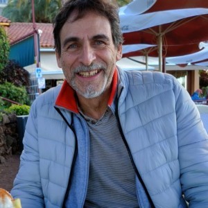 Xtudr - Jaguasu: I like a good kiss, eating an ass while they eat my penis, playing with my chest and my mouth with their feet while I'm put...