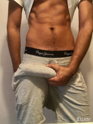 Xtudr - straightDomXL: Hetero dominante masculino y pollon
Mi Telegram y mi twiter @StraightDomXL. Háblame si quieres estar q mis pies si su...