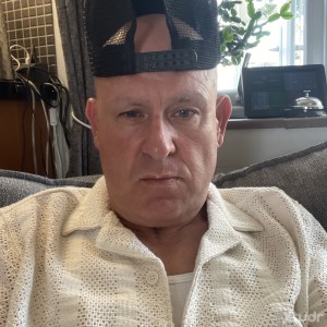 Xtudr - leatherbottom: Horny leather slut lookn for. Daytime fun with horny tops only masc jockstrapped boi here 