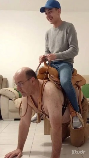 Xtudr - Pony_Slave: Pony Slave Remón.
El esclavo de las fotos es real. Si estás interesado, ponte en contacto. 