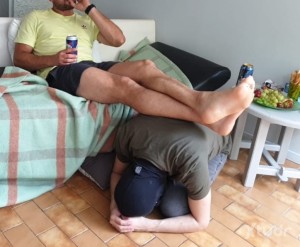 Xtudr - Reposapies: Soy reposapies, mueble humano, felpudo para amos. 