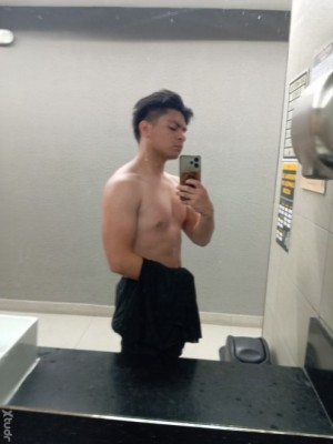 Xtudr - Spalo: I'm looking for someone to dominate me.