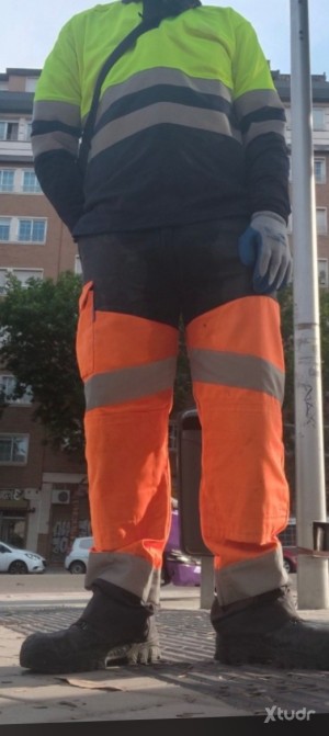 Xtudr - Faggot35: Buscando amos duros para largas sesiones 
Me flipan los tíos de uniforme ropa de curro...