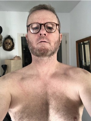 Xtudr - COMPARTOESCLAVO: Amo inglés cañero Comparto mi esclavo con otros amos cañeros en Barcelona días 16 y 17 de agosto. El esclavo es gua...