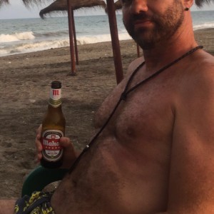 Xtudr - UObey: Busco tío sumiso, obediente, que adore todo mi cuerpo y ser, que me lama, me chupe, me bese y me olfatee entero, rabo, huevos...