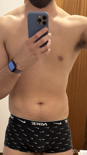 Xtudr - suchagoodboy: Tio masculino, sumiso y cerdo. Me gusta sentirme usado, forzado, humillado. Me encantan pollazos en la cara, sudor, ro...