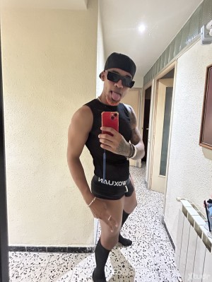 Xtudr - MatHotBoy: Busco ,Ser tu Dominio y tener ingresos extras… 