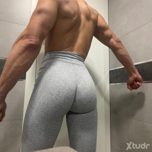 Xtudr - Sexyboyy99: Rapado muy buen cuerpo todo depilado 