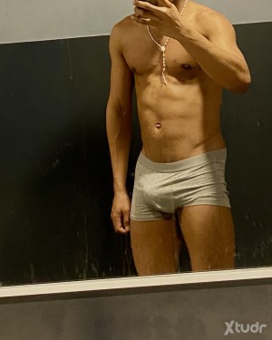 Xtudr - feminizame22: No busco nada virtual. Soy un sumiso joven novato, busco dominantes que les guste humillar, feminizar golpear duro, de...