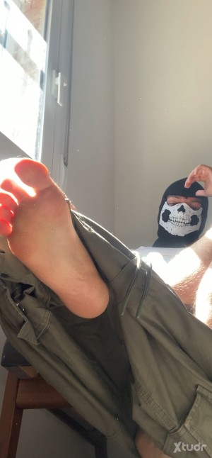 Xtudr - amofijohet: hetero cabron de 26a mazo lefero con novia para: Pies, sobacos, bdsm, humillacion, dominación, castidad, cbt, lapos, meo...
