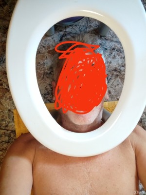 Xtudr - Pe55: I'm looking for a guy between 45 and 60 years old who is well-endowed. I'm not looking for a dominant man, but a dominant guy ...