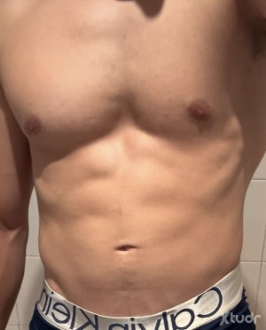 Xtudr - Thagg02: Busco macho que me domine.
Alguien que me deje atado y amordazado, y me haga cumcontrol. Me flipa oler los boxers usados de...