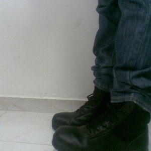 Xtudr - calibootman: Young man from Cali interested in meeting people with similar tastes.