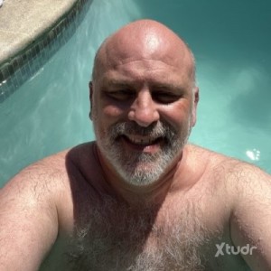 Xtudr - Beertjie76: Chubby Afrikaans gay hairy Dad/Bear. A true nudist. Intreagued by Dad/son couples but still prefer older men. Keen to me...