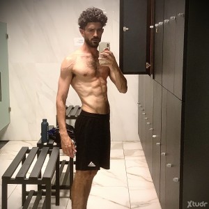Xtudr - third: Busco hombre Masculino, dominante. Que le flipe que le toquen pies y le coman el culo.