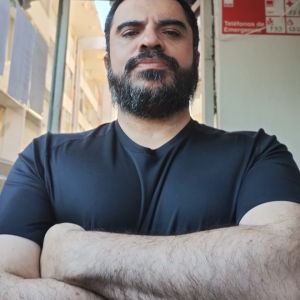 Xtudr - Leon-el: Amo macizo, deportista, maduro, masculino, soltero que busca sumiso en Santiago de Chile para practicar BDSM 
