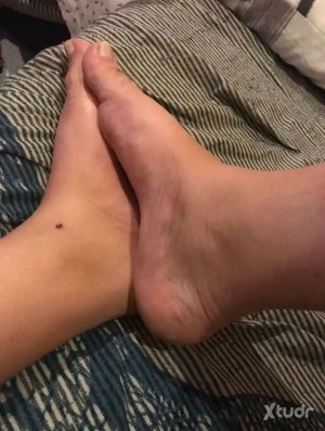 Xtudr - CarlosBiBCN: Me mola mamar/dar de mamar. Gagging y otros rollos según feeling. Si hay química puedo ser viciosillo/cerdo
J’aime pomp...