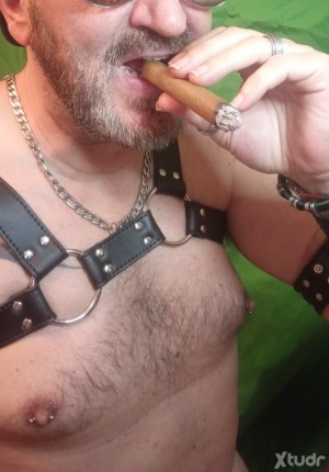 Xtudr - Dominatrixxx: Dominante morboso buscando sumiso. Menos lapos ostias juguetes pies fist. A pelo
