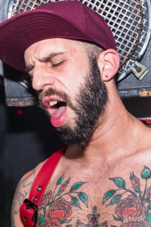 Xtudr - Master_frank101: Amo para esclavo y entrenamiento de amor sol o sesión para tener más experiencia.
Translation: Master for slave and...