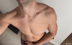 Xtudr - masocaBCN: Masochistic submissive, looking for a bastard who enjoys abusing.