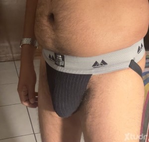 Xtudr - Alejo32GDL: Soy Versátil.
Me encanta las sensaciones, estimulaciones, juegos anales, fisting, etc. 
Todo con protección. 