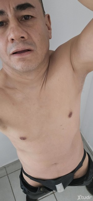 Xtudr - Ltherslave: Esclavo fetichsita del cuero latex  leather, uniformados principalmente militares y policías, sexo sucio, lame botas, ol...