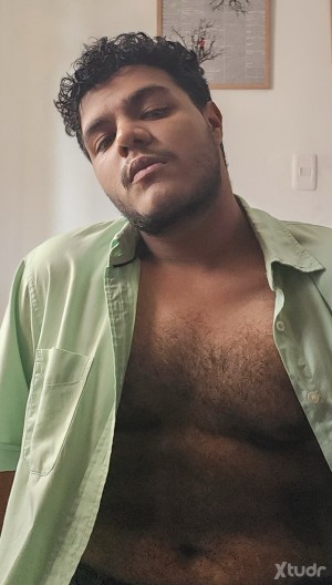 Xtudr - Domtop_AL: I'm a dominant top, I want to find a good submissive bdsm who takes good care of his man, under 35. Colombian in Quito.