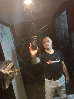 Xtudr - badHarness: Novato con ganas de explorar. Me mola que me den caña. Humillación, cerdeo, open-mind... Molaría que alguien me iniciara...