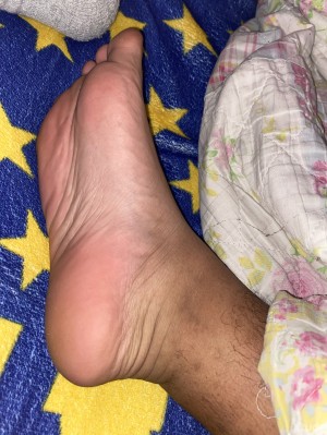 Xtudr - sumisopies22: Necesito un amo que me ponga los pies en la cara y me diga qye hacer 🥵