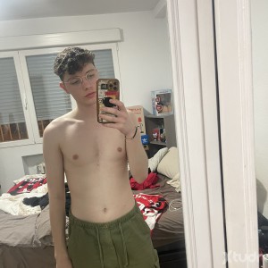 Xtudr - findomtwink: Me flipa humillar, dar hostias, castidad y tener a alguien a mis pies,. También la servidumbre, el findom, que seas mi ...