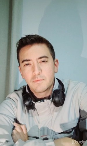 Xtudr - Puto11sumiso: Maricón sumiso pero NO esclavo.
Me gusta ser humillado y expuesto, usa mis nalgas y hoyo a tu antojo, o bien todo mi c...