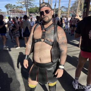 Xtudr - travieso33: pues soy  gordete , wapoo , morboso , busco amos , sumiso , perretes , exclavos que me regalen cosas o zapas nuevas 