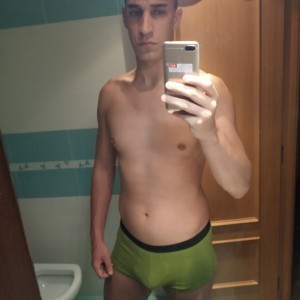 Xtudr - sergyhot27: I'm interested in very large cocks (at least 18 CM). I'm Versatile with experience, if you're only looking for Top or on...