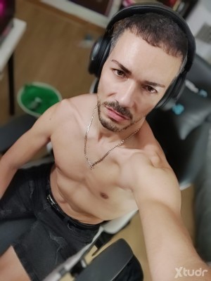 Xtudr - 193x46: Looking for submissive slave online while I'm outside of Madrid and in person for when I go up to Madrid