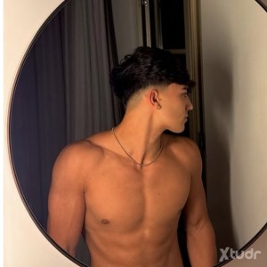 Xtudr - K4rl: Want to chat 
Open to anything 
Horny 