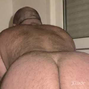 Xtudr - pig47sum: Busco que me follen la boca y/o me torturen las bolas. Tengo la polla enana y me mola que me exhiban en playas nudistas.