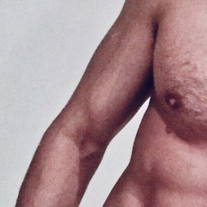 Xtudr - athleticbtm: I am more bottom; uncut. Very open-minded, explorative. Looking for TOPs, Tops/vers. Into unconventional, imaginative s...