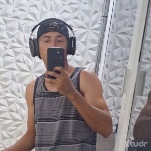 Xtudr - TopSub22: Top Sub 22 years old, 22cm penis, looking for 4 older dominant bottoms