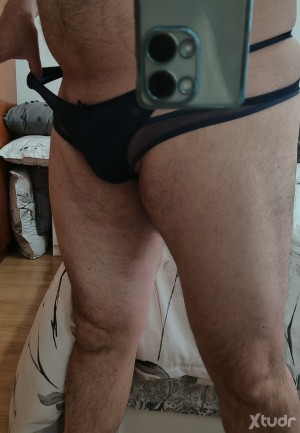 Xtudr - Tu_Zorra: Busco un hombre maduro que me use y abuse. Me encanta ser una zorrita y vestir lencería muy sexy... Vas a jugar conmigo?