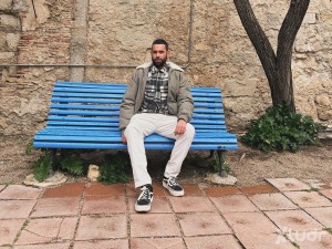 Xtudr - SUB_MAD: Versatile pervert. Well-endowed. Only safe sex. I smoke. I have a belly. I dance badly and fuck worse. Very submissive.
(No...