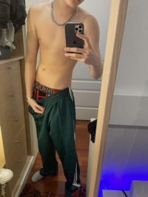 Xtudr - Bcnprostitucion: I'm from Barcelona, young guy offering all kinds of services, it's not free.