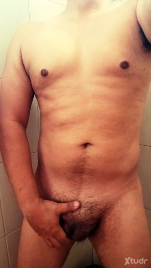 Xtudr - RobSouxxxza: Hola, me llamo Roberto bisexual, 35 años, gusto por la lencería, tangas, medias, solo de closet,.me gusta ver 👀 todo 