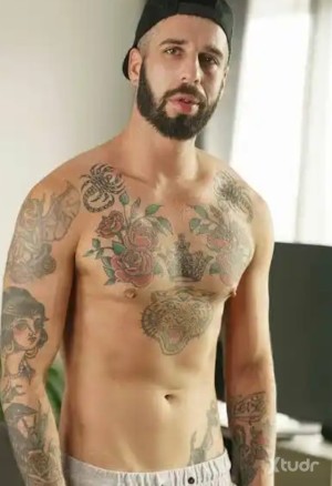 Xtudr - Master_frank101: master interested in Sub to be owned and trained and also available for booking of sessions 