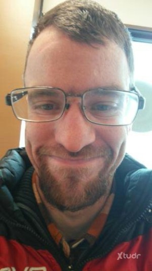 Xtudr - ryan8765: I am 36, brown hair, blue eyes.