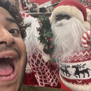 Xtudr - JonasJones: Transmasc Gay 
Chub but working out to be more of an otter 
Working towards top surgery 
And still has a 🐈‍⬛