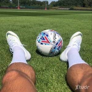 Xtudr - EsclavoTotal_: Me entrego a ti para que me uses de asiento y me aplastes bien. 