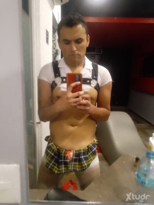Xtudr - DanDanDan: I'm a guy looking for a fetishistic relationship involving dildos, poppers, women's lingerie, bondage, cruising, fisting ...
