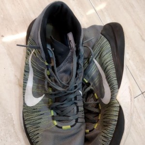 Xtudr - ZAPAS: I'm a sneaker uncle with many worked-out sneakers. I exchange, sell, or customize sneakers to the liking of whoever requests ...